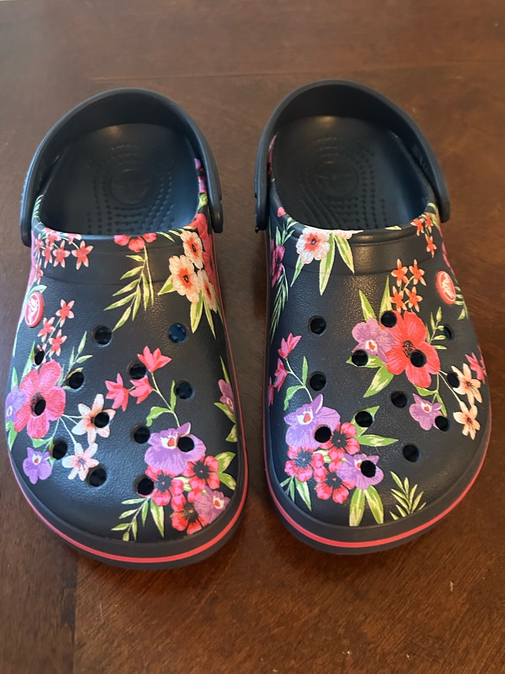 CROCS Blue Floral Clogs Mules Slip On Shoes Womens 7 EUC Whimsical Cottage